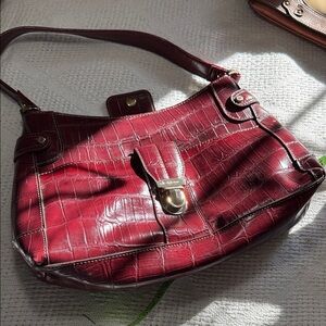 Elegant Burgundy Crocodile-Embossed Shoulder Bag